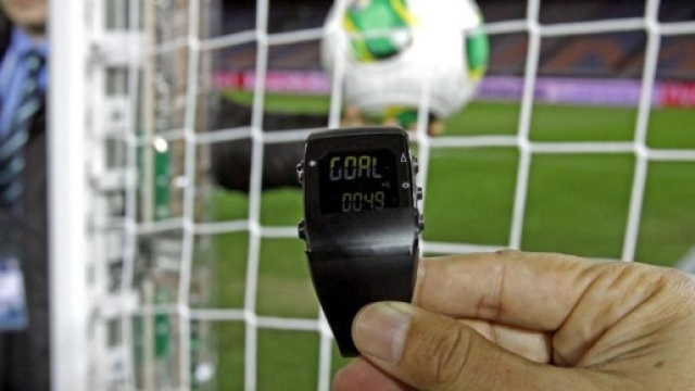Rivoluzione nel calcio, arriva la moviola in campo - La Stampa - lastampa.it