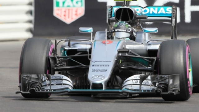 Rosberg in pole, Ferrari in seconda fila