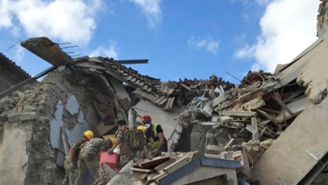 Terremoto, Amatrice &egrave; un paese distrutto. Le lacrime di Giulietta ... - lastampa.it