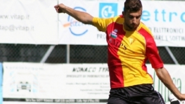 Andrea Scicchitano, centrocampista del Crotone.