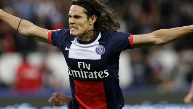 Edinson Cavani esulta con la sua attuale squadra: il PSG.