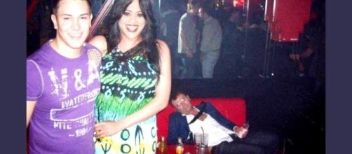 Jorge Javier V&aacute;zquez, al fondo, de fiesta