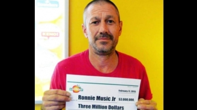 Ronnie Music Jr, immortalato nel febbraio 2015 dopo aver vinto 3 milioni di dollari alla lotteria
