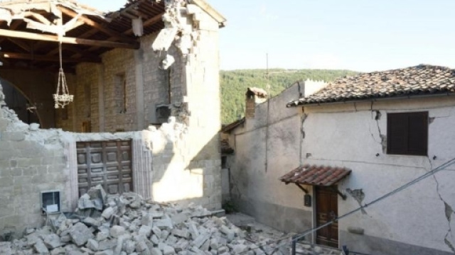 Alcune abitazioni di Accumoli devastate dal terremoto