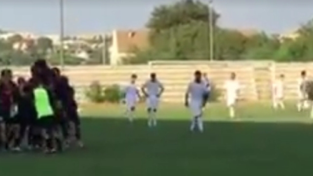 Giocatori del Mussomeli in festa per il gol vittoria contro la Nissa