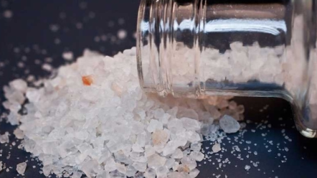 La Flakka se pr&eacute;sente souvent sous forme de petits cristaux blancs.