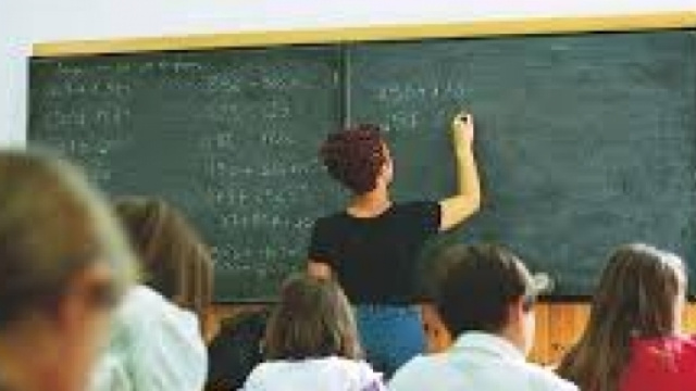 Genitori, Allievi, Docenti, Scuola: storie di intollerabile ... - formiche.net