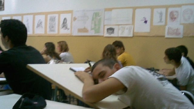 Il cartello in una scuola dell'Arkansas "mamma fai dietrofront, tu&ograve; figlio imparer&agrave; a cavarsela da solo"