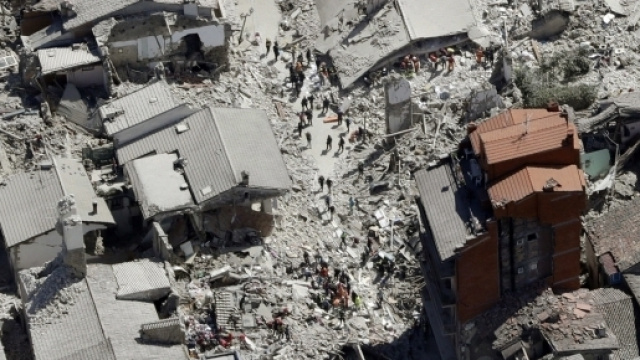 Il "Palazzo Rosso" sede di Banca Intesa San Paolo, foto Huffington Post.