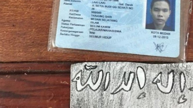 Il pezzo di carta con il simbolo dello Stato Islamico, ISIS confiscati dalla polizia