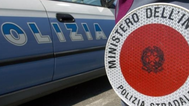 La Polizia Stradale sul luogo dell'incidente a Omegna