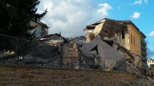 La scuola di Amatrice crollato solo a met&agrave;