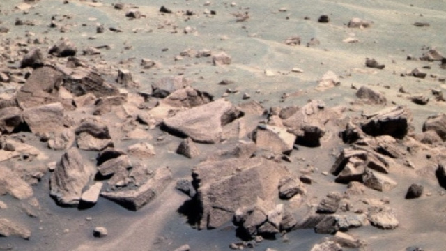 Lone shoe' pictured on Mars - evidence of a lost alien ... - mirror.co.uk