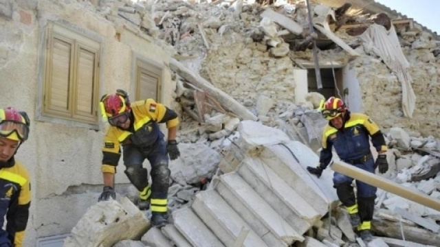 Terremoto, edifici pubblici crollati
