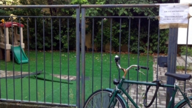 Milano, violenze all'asilo nido: l'ingresso della struttura posta sotto sequestro
