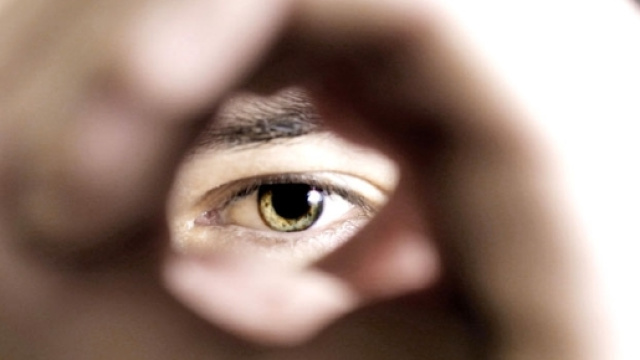 Voyeur al Maxxi di Roma: spiava donne in bagno