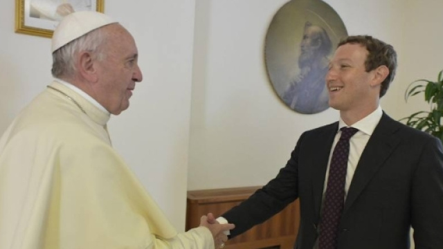 Mark Zuckerberg a Roma incontra il Papa e Matteo Renzi: 500mila ... - corriere.it