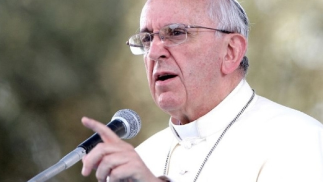 Papa Francesco attaccato duramente dall'Isis.