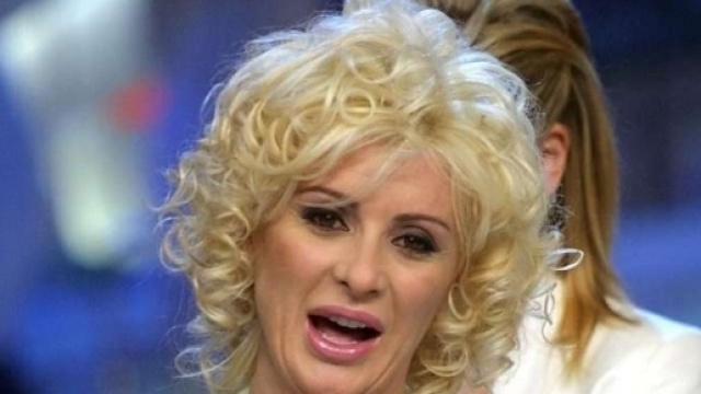 Uomini e Donne, anticipazioni e rumors: la De Filippi presenta i 4 tronisti.