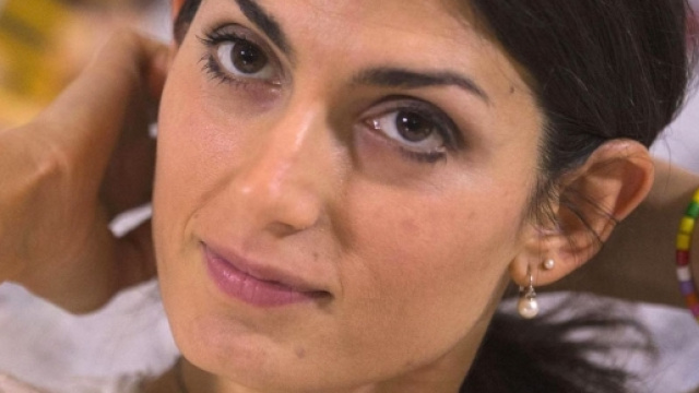 Virginia Raggi rivela di avere la cellulite