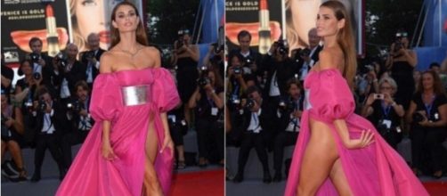 Modelo desfila sem calcinha em evento