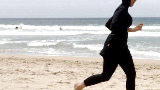 Burkini su una spiaggia in Francia