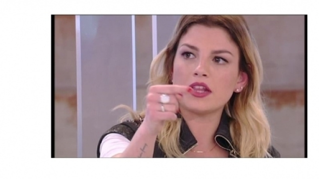 Emma Marrone si infuria sui social con chi parla solo della sua vita privata.
