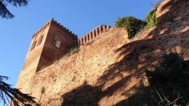 Arignano, rocca infestata da fantasmi in vendita