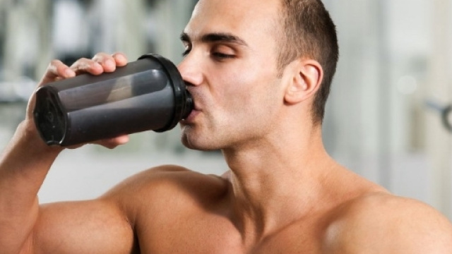 La dieta iperproteica adottata soprattutto dai culturisti: si perde peso all'inizio ma &egrave; dannosa per la salute