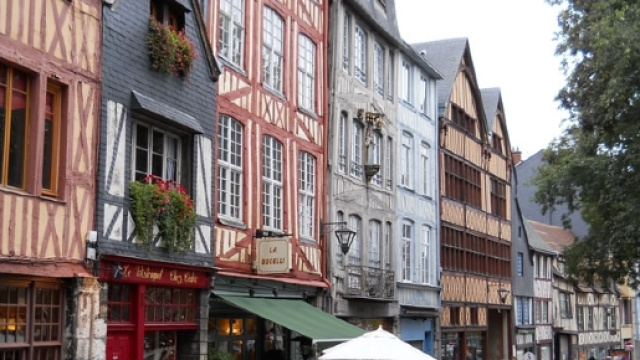 Rouen - un tipico scorcio della cittadina francese.