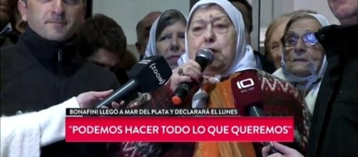 Hebe de Bonafini hablando con la militancia