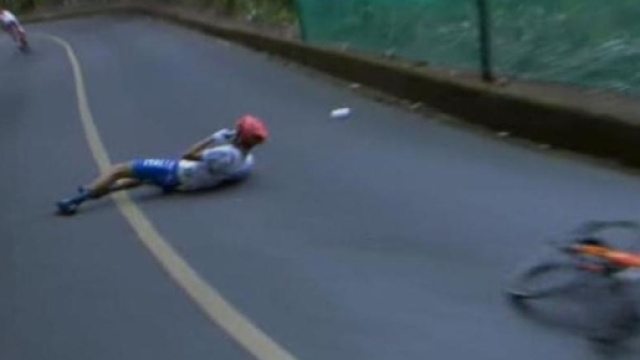 La caduta di Vincenzo Nibali nella discesa finale