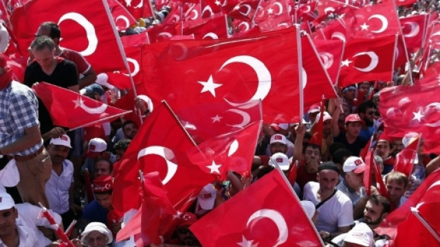 Un milione di persone in piazza per Erdogan.
