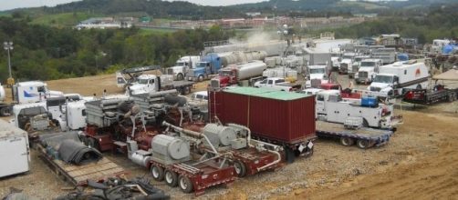 A hydraulic fracturing operation at a Marcellus Shale well. USGS, Wikimedia Commons