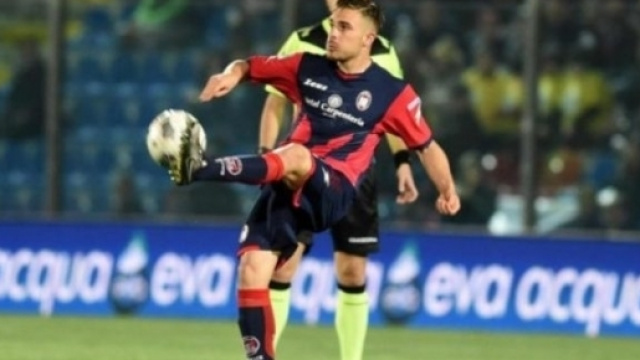 Leonardo Capezzi, centrocampista del Crotone.