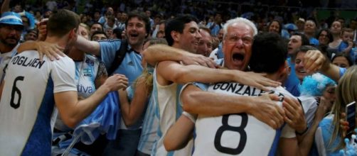 Hist&oacute;rico triunfo del seleccionado argentino masculino de voleibol ante Rusia, &uacute;ltimo campe&oacute;n ol&iacute;mpico