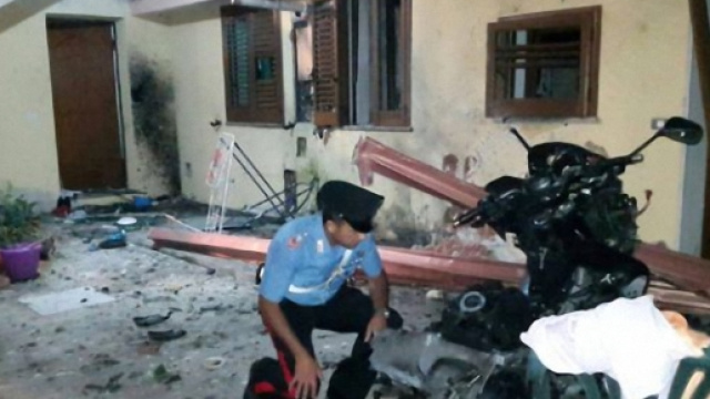 Il cortile dell'abitazione di Via Marconi 5 a Capoterra, indagano i Carabinieri