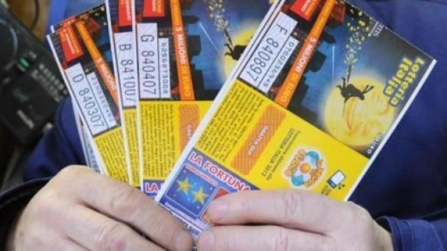 Premio da 2 milioni di euro della lotteria Italia vinto dallo Stato Italiano.