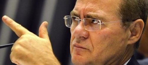 Renan mostrou seu cart&atilde;o de visita a Temer