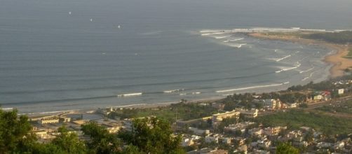 View of Visakhapatnam Sea coast in India. Sekharyeeti, https://en.wikipedia.org/wiki/File:Vizag-Beach.JPG