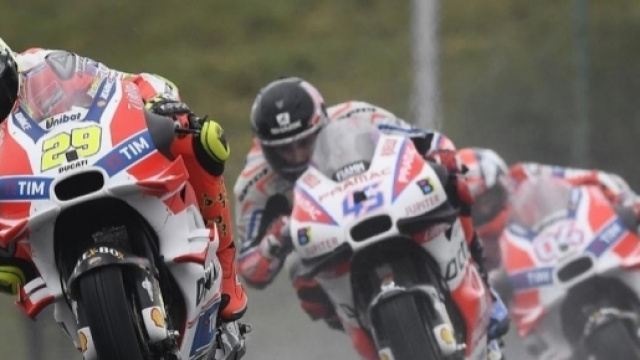 MotoGp Silverstone in tv, orari diretta Sky e replica in chiaro Tv8.