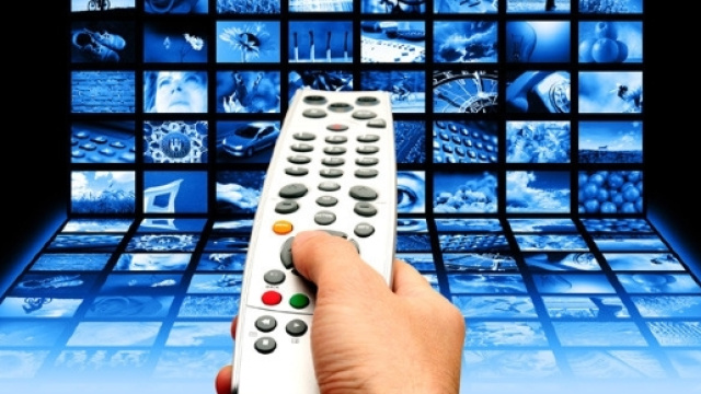 Programmi tv Rai e Mediaset, venerd&igrave; 2/9: cosa fanno stasera in televisione?