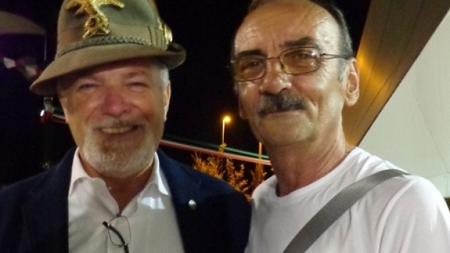 Due Alpini manerbiesi alla festa.