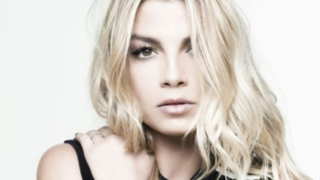 Emma Marrone contro Belen nella sua biografia.