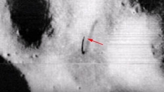 La misteriosa 'antenna' lunare
