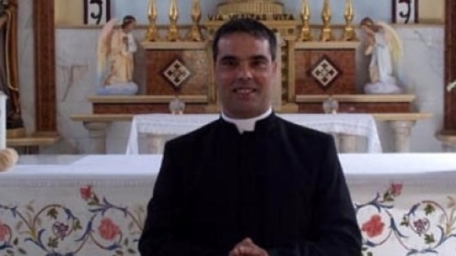 Palermo, novizio molesta minori su Facebook