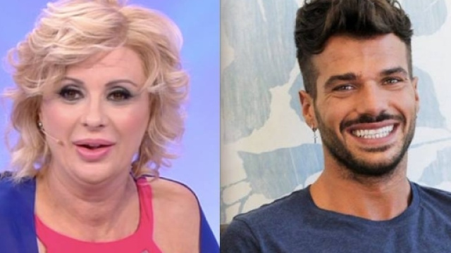 Tina Cipollari prende le difese di Claudio Sona.