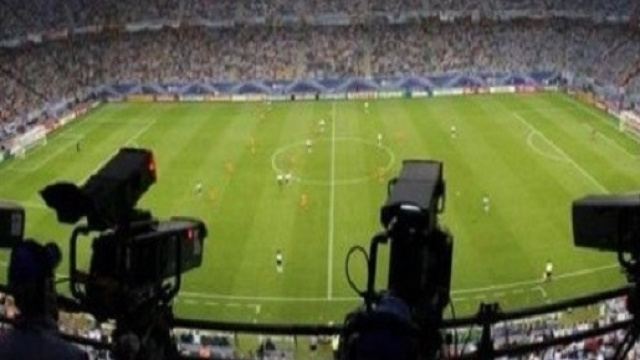 Orari Champions League 2016-17, Juve-Siviglia: si vede in chiaro su Canale 5? E in diretta streaming gratis? Probabili formazioni, pronostico e quote.