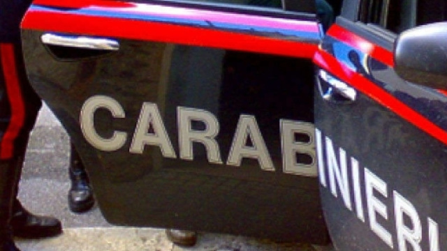 donna sparata dal marito perch&eacute; scambiata per un ladro