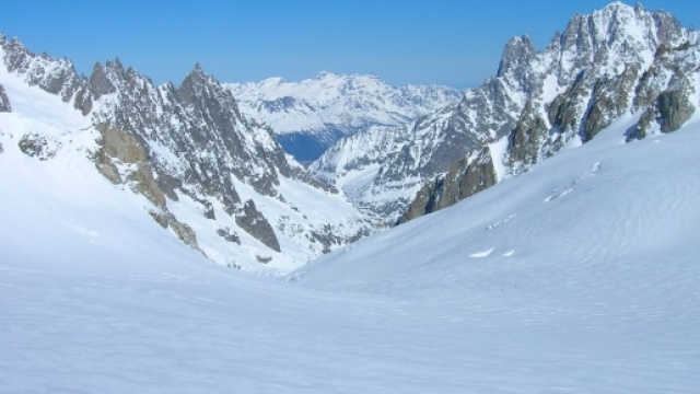 La "Mer de Glace" sul Monte Bianco: un altro ghiacciaio che si ritira